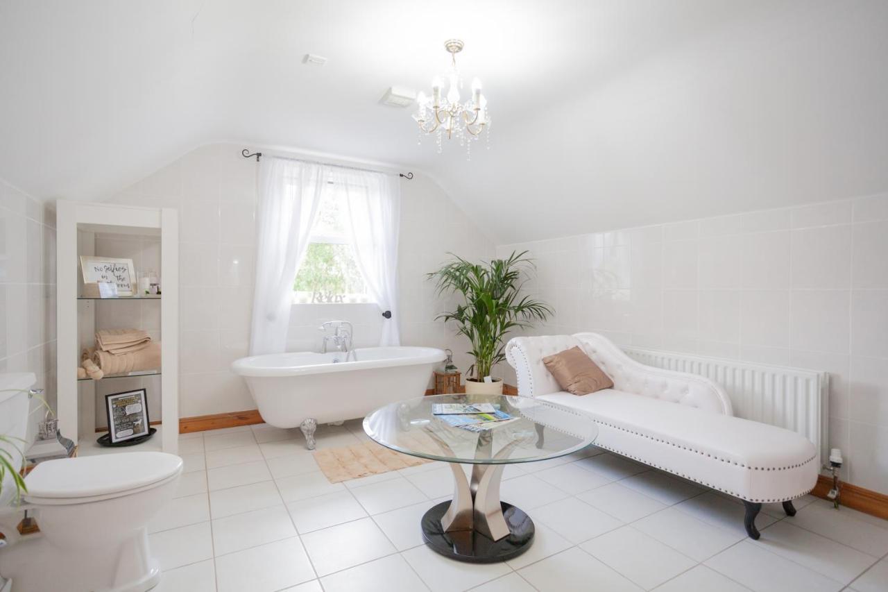 Longview House Bed & Breakfast แบลลีย์มันนี ภายนอก รูปภาพ
